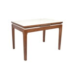 Extendable Table D-80-1 Discover the D-80-1 Extendable Table, perfect for your kitchen! With a modern design, made of painted wood and featuring a glossy glass surface, this table is easily adjustable for 4-6 people. Perfection and versatility for any occasion!