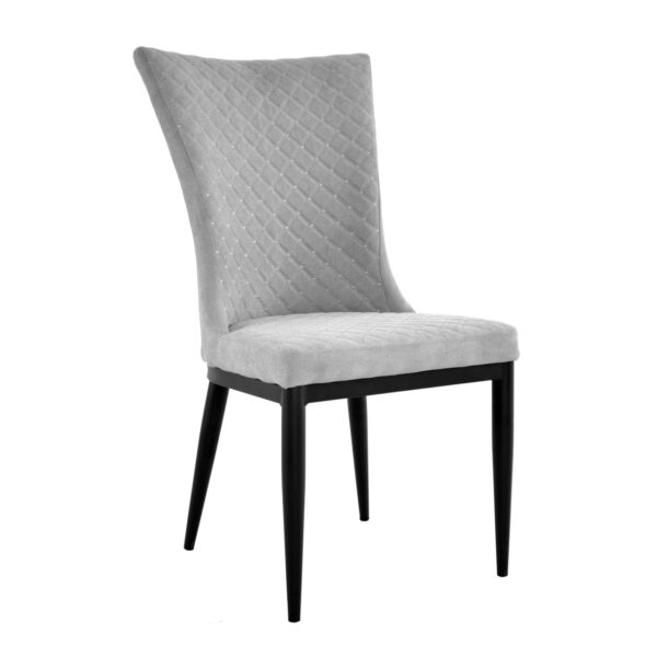 Scaun C-64 Stofă Grey Descoperiți scaunul C-64 din stofă grey, perfect pentru bucătăria dvs. Eleganța și simplitatea se întâlnesc într-un design modern, cu un cadru rezistent și protecție anti-zgârieturi. Ideal pentru a adăuga un plus de stil în sufragerii și încăperi.
