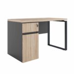 Masa Birou+BOX încorporat Stânga 1200×600 Sonoma/Black Descoperiți masa de birou cu box încorporat Stânga 1200x600 Sonoma/Black, ideală pentru orice mediu de lucru. Cu un design practic și funcțional, oferă un spațiu generos pentru desfășurarea activităților, plus depozitare suplimentară. Cadru metalic solid și PAL melaminat rezistent.