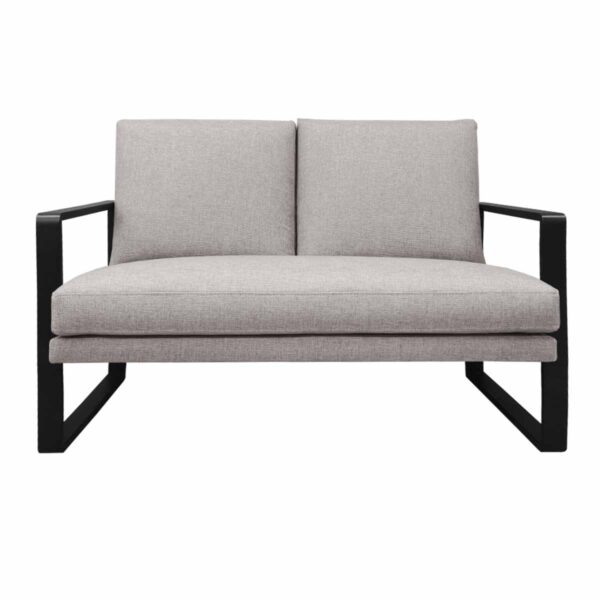 Canapea York Camel Descoperă canapeaua York Camel – o combinație perfectă de confort și stil modern pentru casa ta. Fabricată din placaj și spumă poliuretanică, cu tapițerie din stofă moale, este disponibilă la comandă în diverse culori. Alege canapeaua ideală pentru mobilierul tău de birou!
