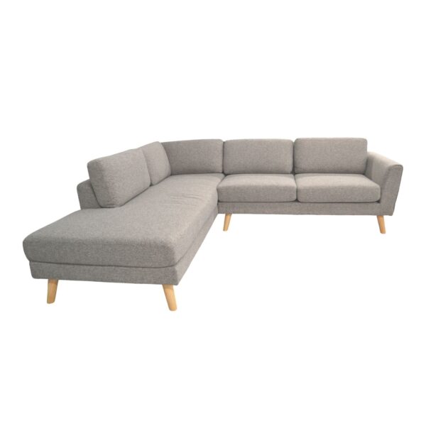 Carla Grey Sofa Discover the Carla Grey sofa, perfect for 3-4 people! This comfortable sectional, with a non-reversible chaise lounge and five detachable cushions, combines modern style with functionality. The chrome metal legs provide stability while protecting the flooring. Choose comfort!