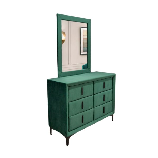 Double Nightstand Carla Green Discover the double nightstand Carla Green, perfect for bedroom furniture. Upholstered in velvet, with 6 spacious drawers, it brings comfort and elegance to any interior. Ideal alongside the Carla mirror, it transforms your bedroom into a refined space.