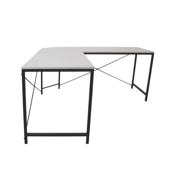 Foxtrot Corner Office Desk Discover the Foxtrot corner desk, perfect for modern offices! With an ergonomic design and a melamine chipboard top, it has ideal dimensions of 160 cm in length and 60 cm in depth. It stands at a standard height of 75 cm and features little feet with pads to protect the floor.