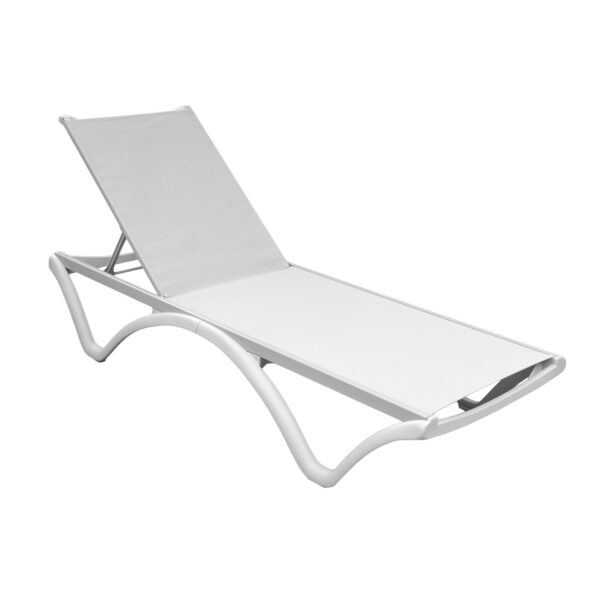 Ocean Beach Light Grey Lounger Discover the Ocean Beach Light Grey lounger, a modern and elegant piece of garden furniture, perfect for relaxation. Made from durable materials, with 3 reclining positions and a stackable design, this lounger adds comfort and style to your outdoor space. Budgets invite you to relax!