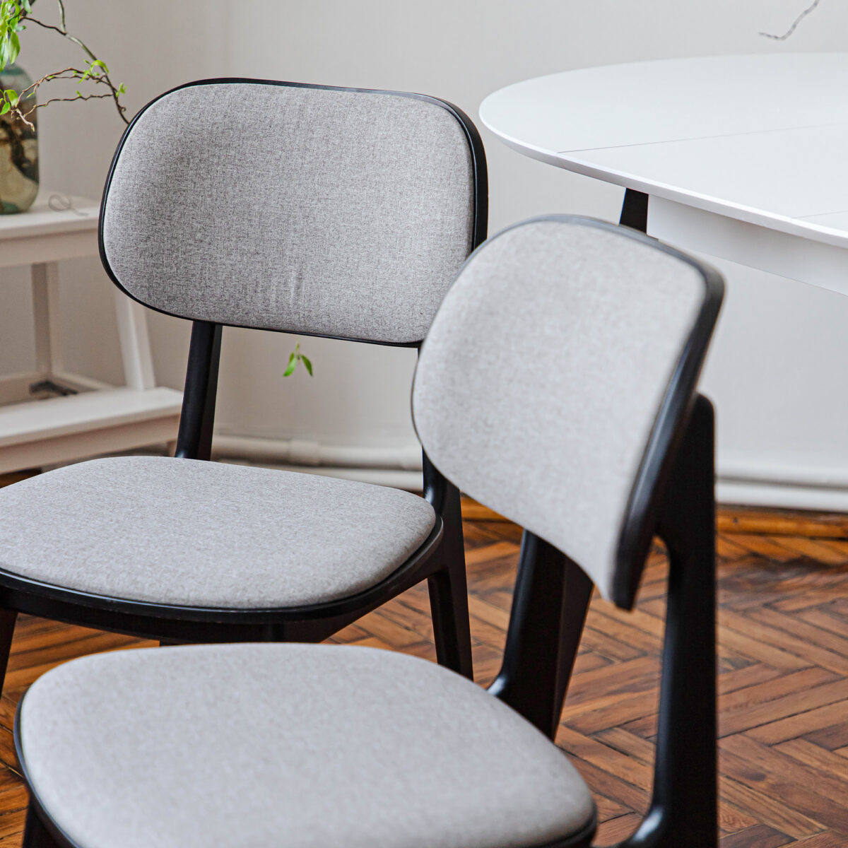 LULA Chair Fabric (Rush 93) + Black Legs - Image 4