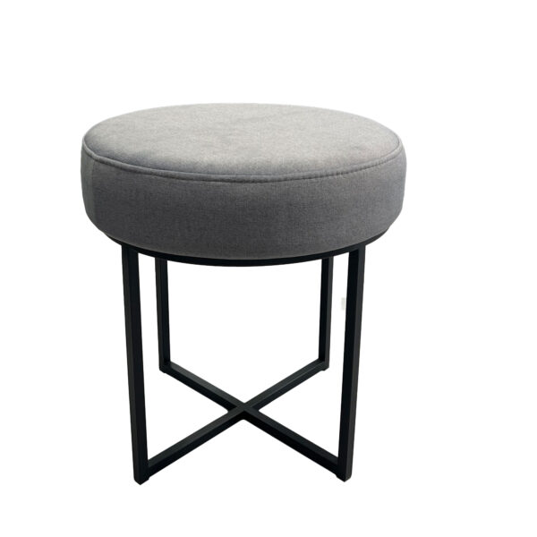 HUGO Stool Discover the HUGO stool, an essential comfort element for your living room! Made with a metal frame and upholstered in soft velvet, this compact stool stands 45 cm tall and offers you flexibility and style. Choose from a wide range of colors and textures!