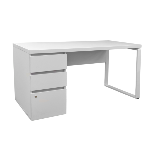 Urban+Box Table Built-in White 1500×680 (Box on the left side) Discover the Urban+Box integrated White table, ideal for your modern office! With 3 storage drawers and a 36 mm melamine particle board top, it offers functionality and elegance. Choose ergonomic comfort for an efficient workspace.